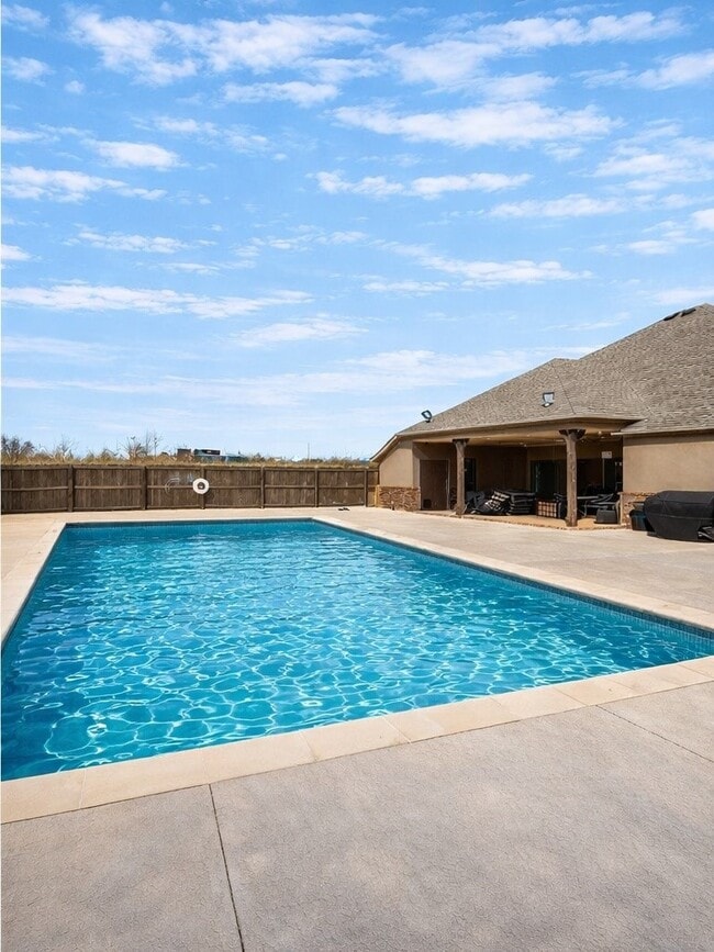 Building Photo - 3301 SW Stonepoint Ave