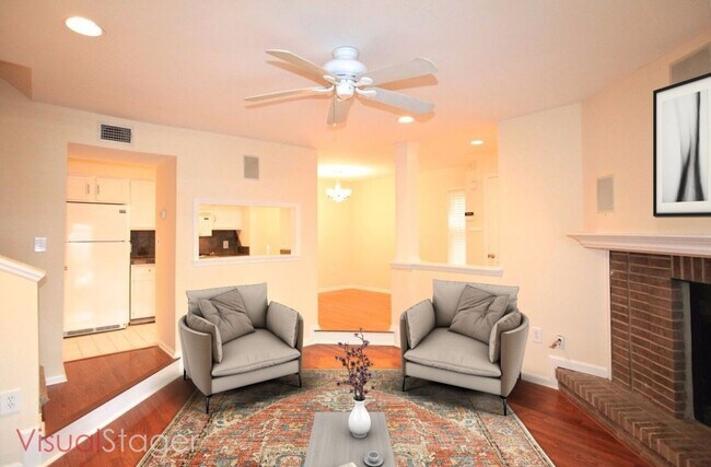 Building Photo - COMING SOON:2 bedroom townhome in Uptown Charlotte!