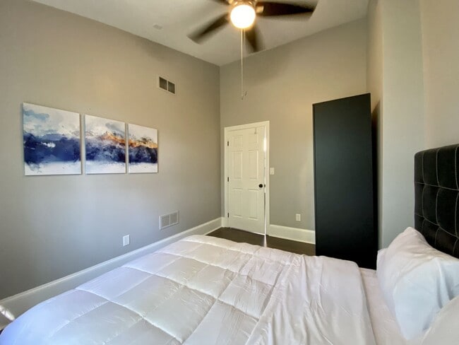 Building Photo - 712 N West St