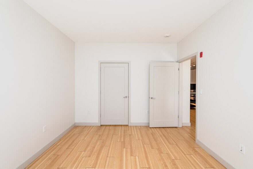 Building Photo - 320 D St