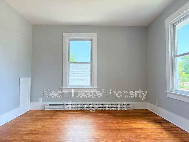 Building Photo - 880 S State St