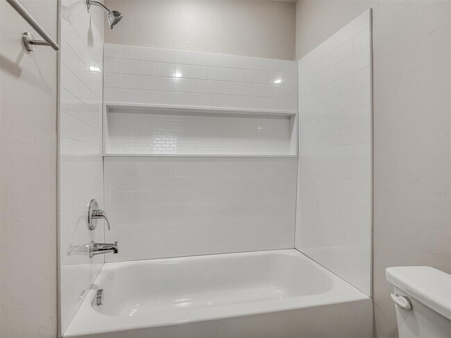 Building Photo - 206 Gray St