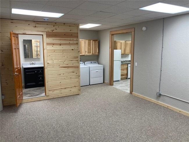 Building Photo - 219 6th St