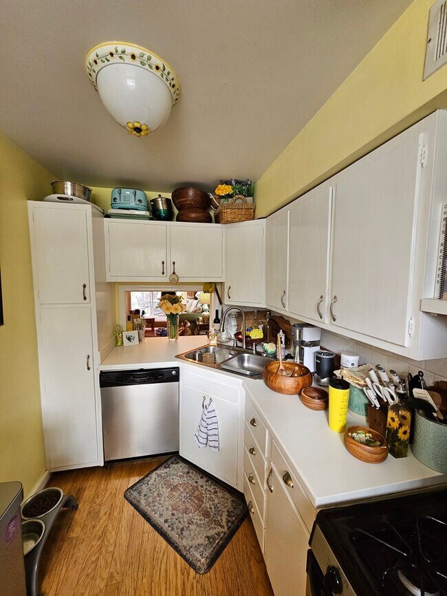 Building Photo - Mount Vernon Condos - Large 2BR/1.5BA Home...