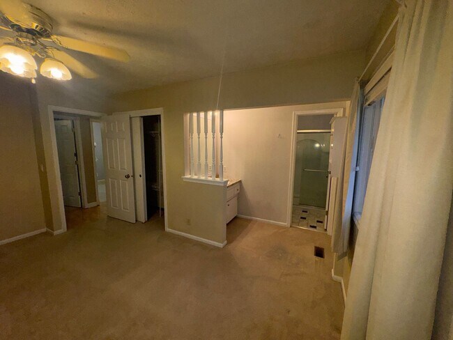 Building Photo - Beautiful 3 Bedroom, 3 Bathroom Home with Large Kitchen & Finished Basement