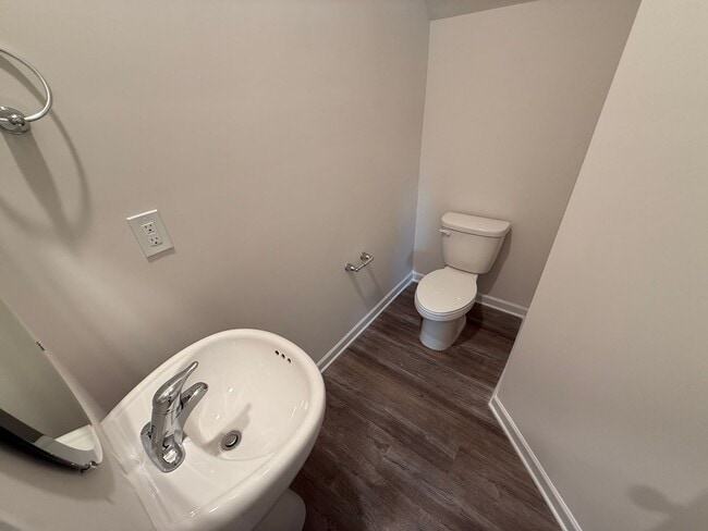 Building Photo - Brand New home in York!