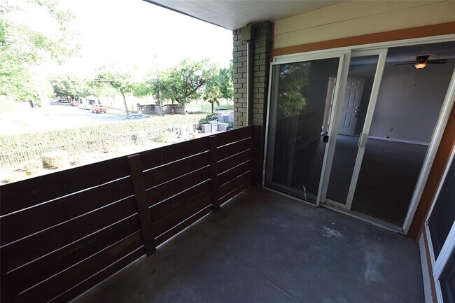 Building Photo - 2833 Kings Rd