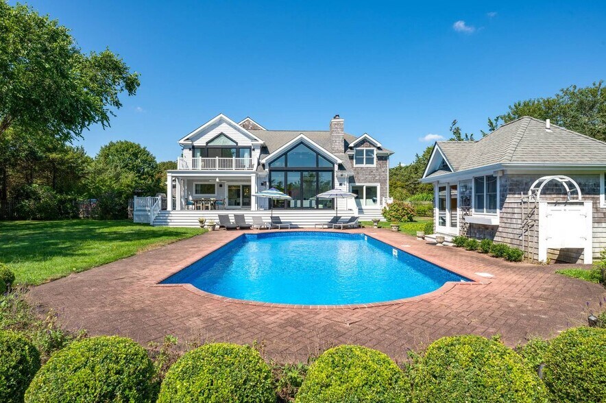 Building Photo - 18 Remsen Ln