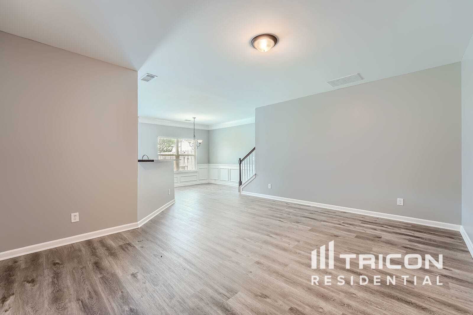 Building Photo - 633 Oakside Pl