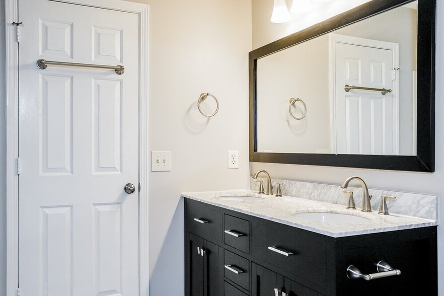 Building Photo - 3112 Olustee Dr