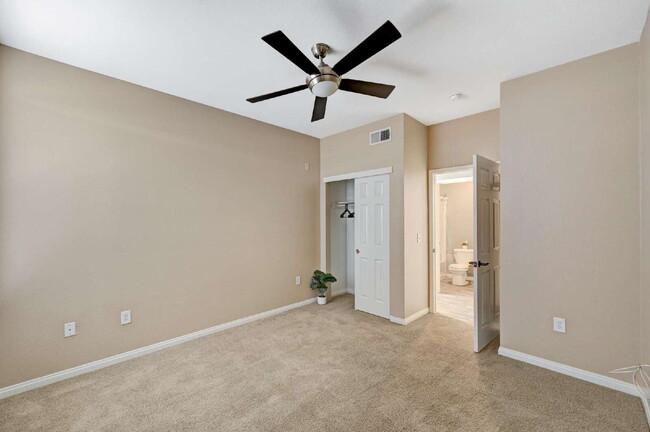 Building Photo - Ground Floor 2BD/2BA Condo in Gated Hender...