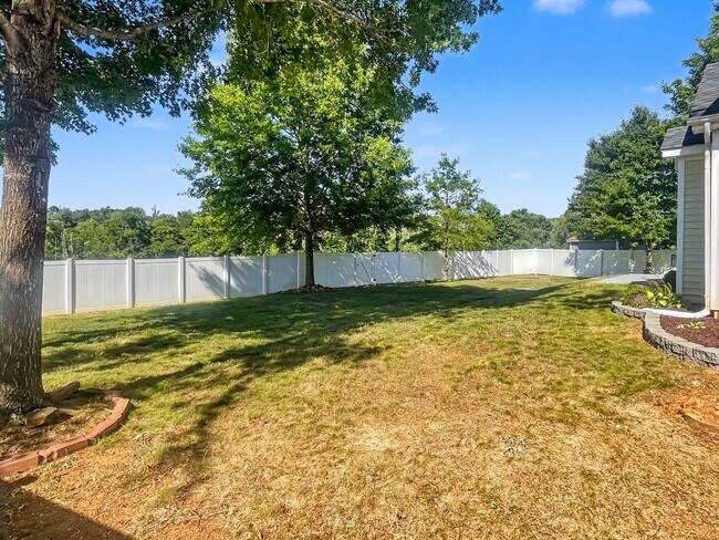 Building Photo - Spacious & Elegant 4 BR / 2.5 BA High Point Home – Over 2,400 Sq Ft!