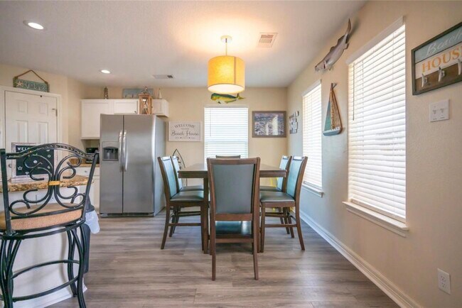 Building Photo - 12919 Coronado Dr