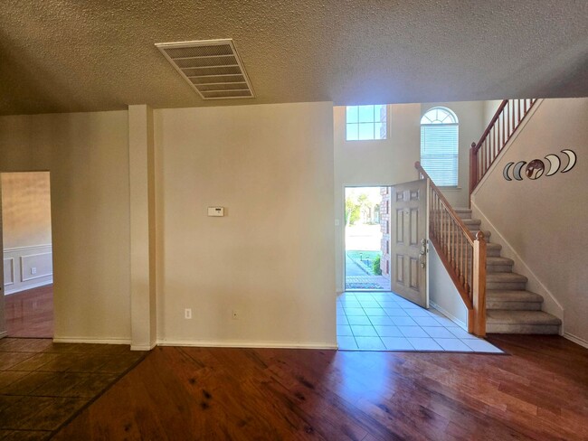 Building Photo - 214 Glen Ridge Dr