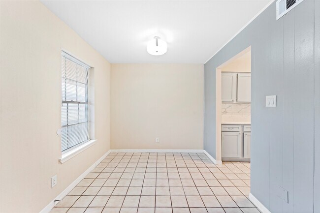 Building Photo - 3316 Burke Rd