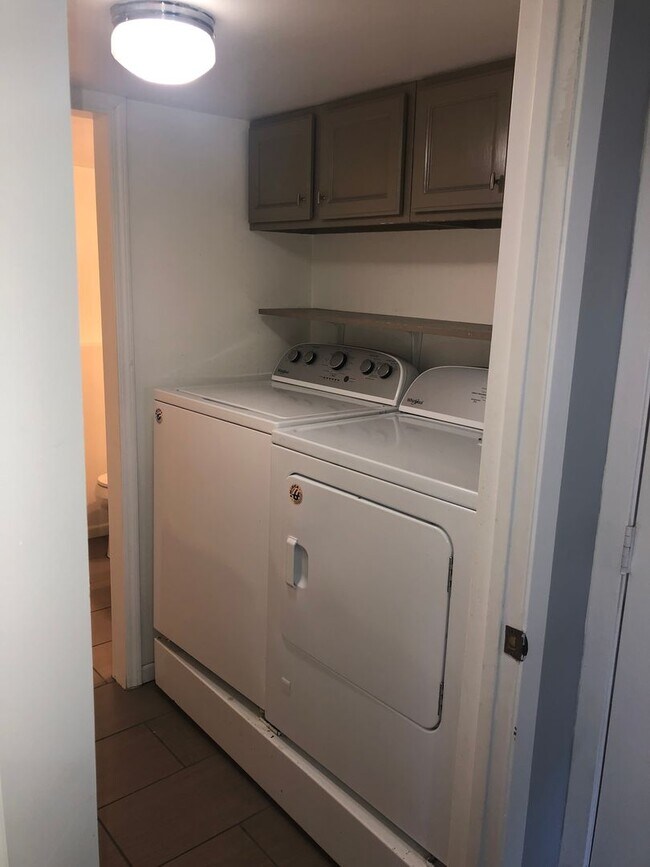 Building Photo - Beautiful Home next to Paddock Lake (3BR/1.5BA)