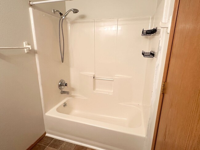 Building Photo - 3 Bedroom 2 Bath McMinnville OR