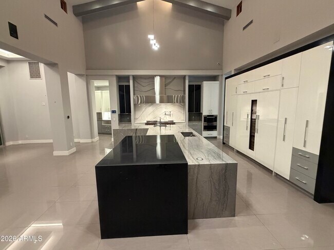 Building Photo - 9979 E Toms Thumb