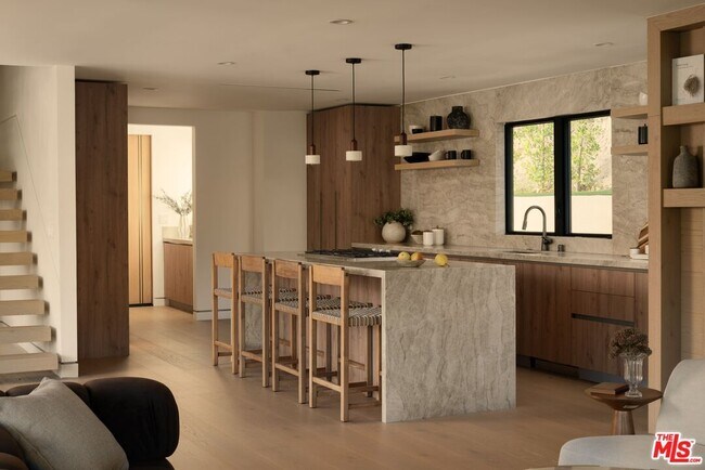 Building Photo - 2608 Zorada Dr