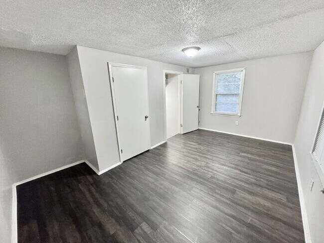 Building Photo - 655 Granada Rd