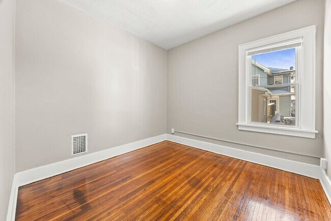 Building Photo - 16-18 Hillendale St