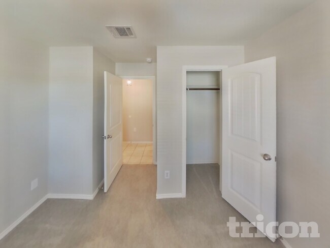 Building Photo - 2060 Brisbon St