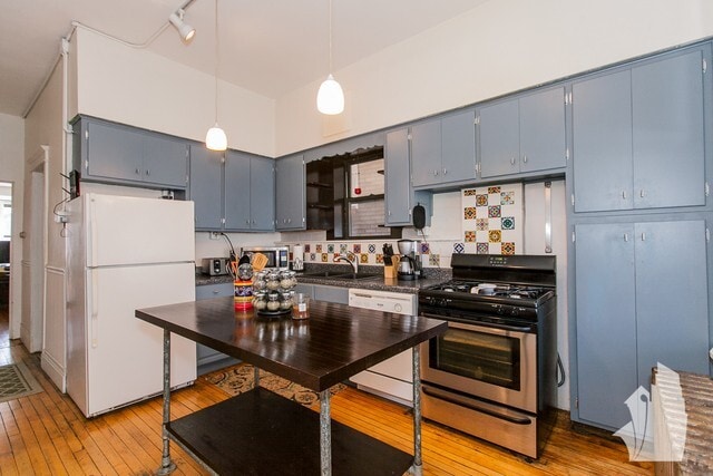 Building Photo - 3336 N Sheffield Ave