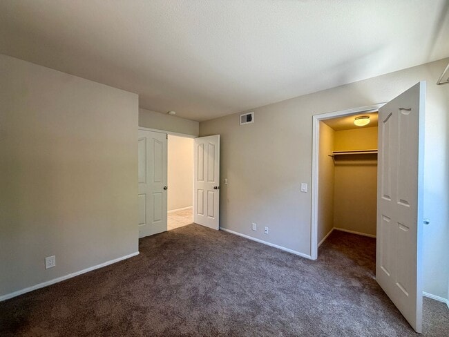 Building Photo - 3366 Waterford Dr