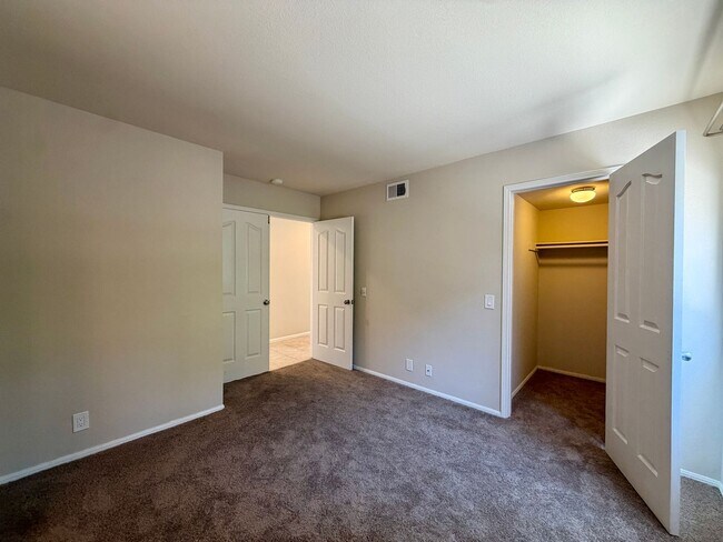 Building Photo - Spacious Five Bedroom in Rancho Del Oro