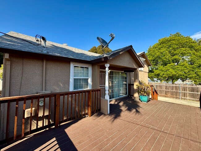 Building Photo - 226 Nigh St