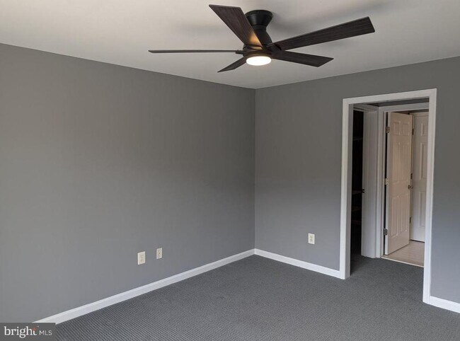 Building Photo - 1891 Crescent Park Dr