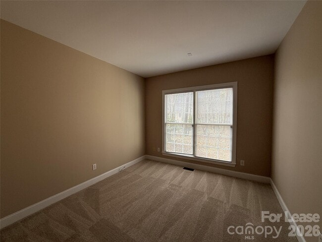 Building Photo - 3993 Lake Shore Rd S