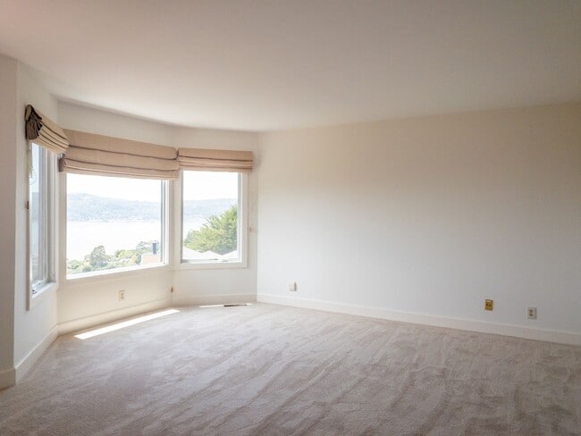 Building Photo - 27 Meadow Hill Dr