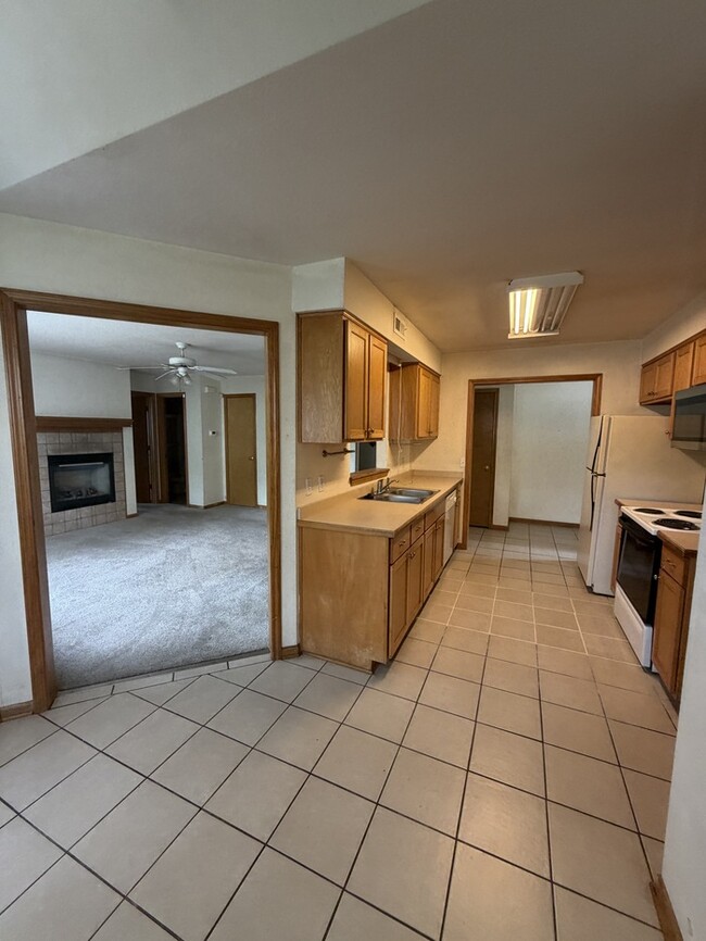 Building Photo - 2105 S 5th St