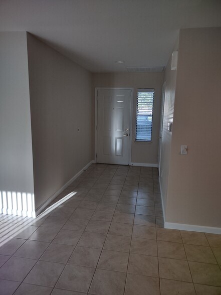 Building Photo - 1061 Mountain View Dr