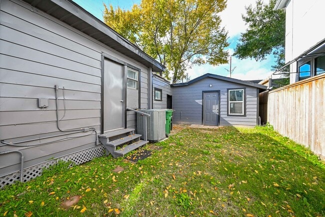 Building Photo - 1507 Laird St