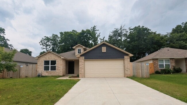 Building Photo - 3 Bed / 2 Bath Home in Noble Schools | Fenced Backyard + Storm Shelter