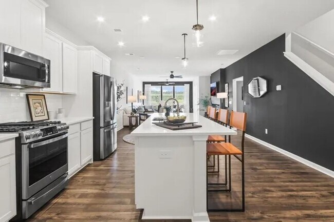 Building Photo - Beautiful Townhome for Rent!
