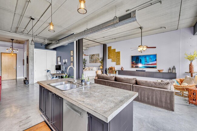 Building Photo - 425 N Andrews Ave