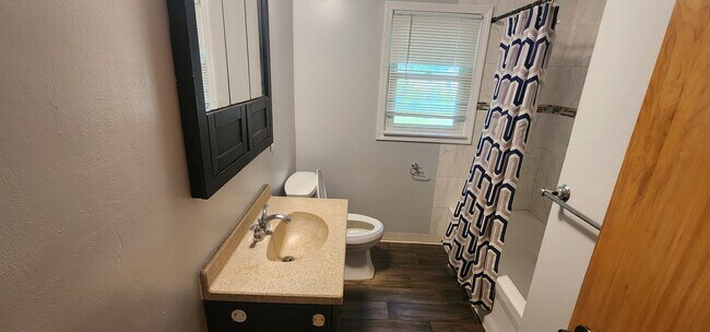 Building Photo - 3/4 bedroom house