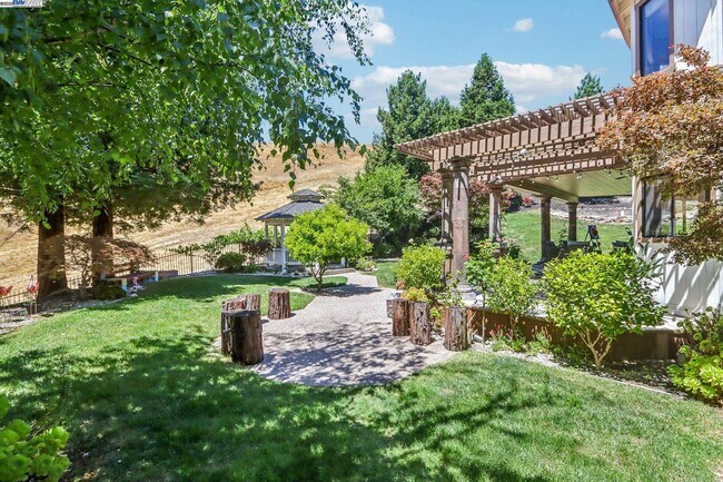 Building Photo - 3745 Deer Trail Ct
