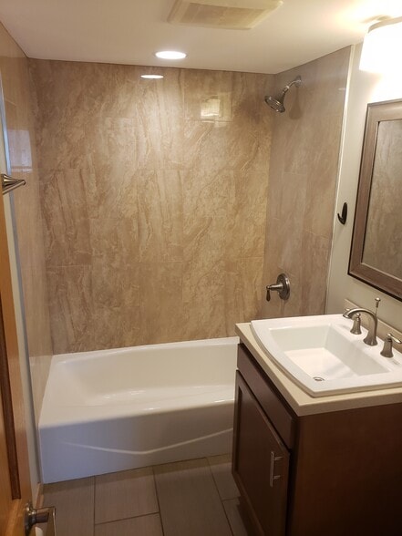 1402.10 - Hooker Avenue Apartments