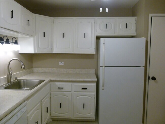 Building Photo - 535 S Cleveland Ave