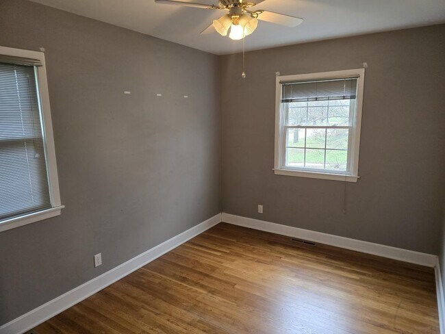 Building Photo - 1403 NE 75th St