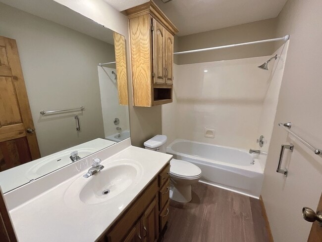 Building Photo - LEASING