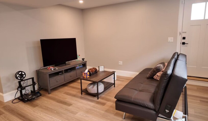 Building Photo - 33 Hovey St