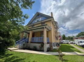 Building Photo - 2325 Reading Rd