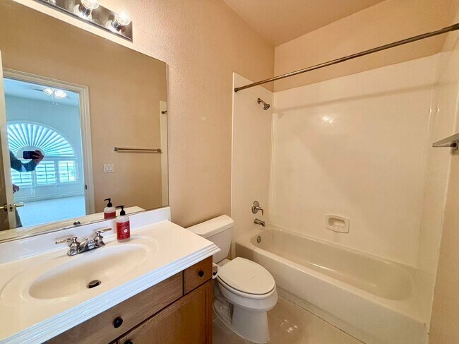 Building Photo - Rhodes Ranch-5 brs 4 bathrooms 3-cars gara...