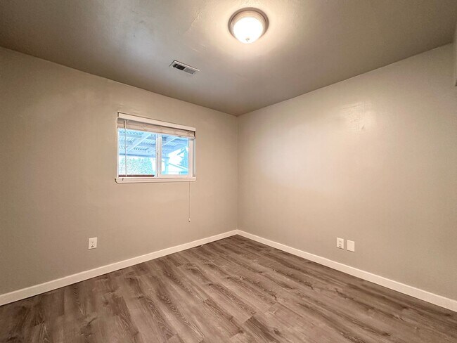 Building Photo - Single Family Home in SE Portland - Large ...