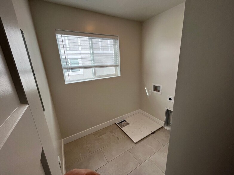 Building Photo - 294 N 100 W